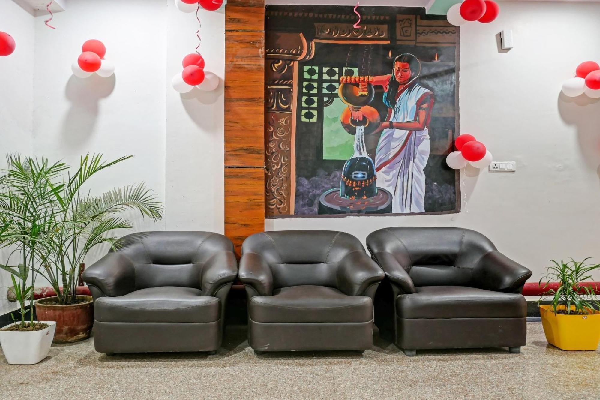 Townhouse Navneeta Grand Hotel Kakarmatha Exterior photo
