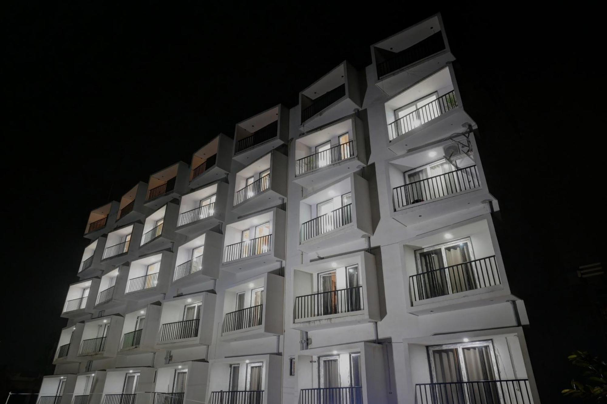 Townhouse Navneeta Grand Hotel Kakarmatha Exterior photo